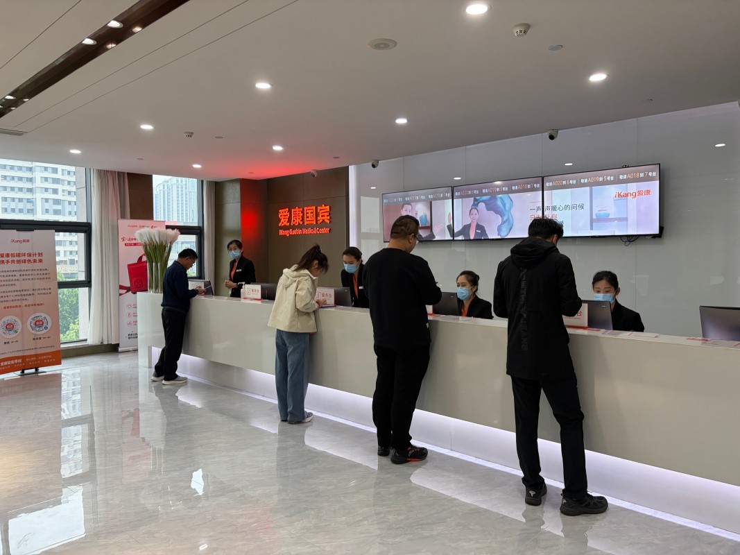 Yantai topeltplastitööstus korraldab töötajate füüsilise läbivaatuse ja meeskonna loomise tegevusi